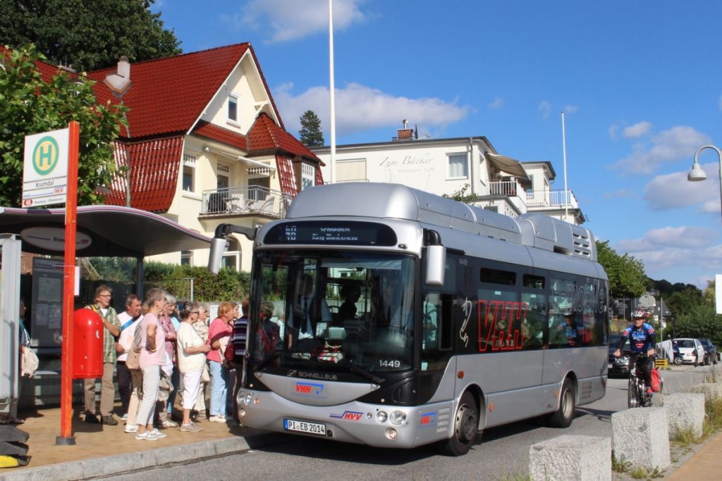 E-Bus an der Haltestelle Krumdal (Foto: VHH)