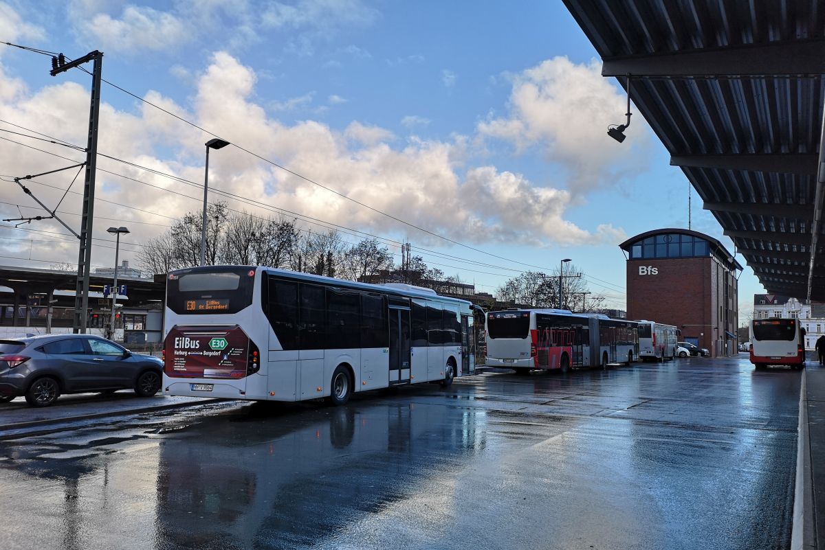 Zum Fahrplanwechsel am 9. Dezember 2018 startete die neue EilBus-Linie der VHH, die E30, zwischen Bergedorf und Harburg. Schnell wurde sie zum Erfolg.