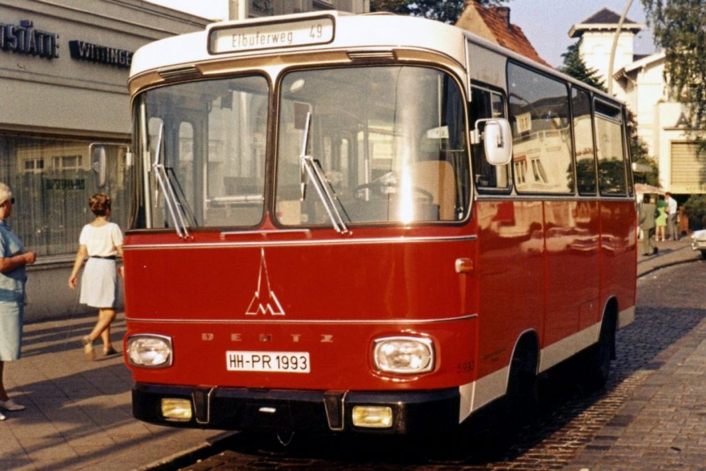Bergziege von 1969. Wirkt fast, wie ein „richtiger“ Linienbus, wenn da nicht die kleinen Räder und der kurze Radstand wären (Foto: Egon Ihde †, Sammlung HOV)