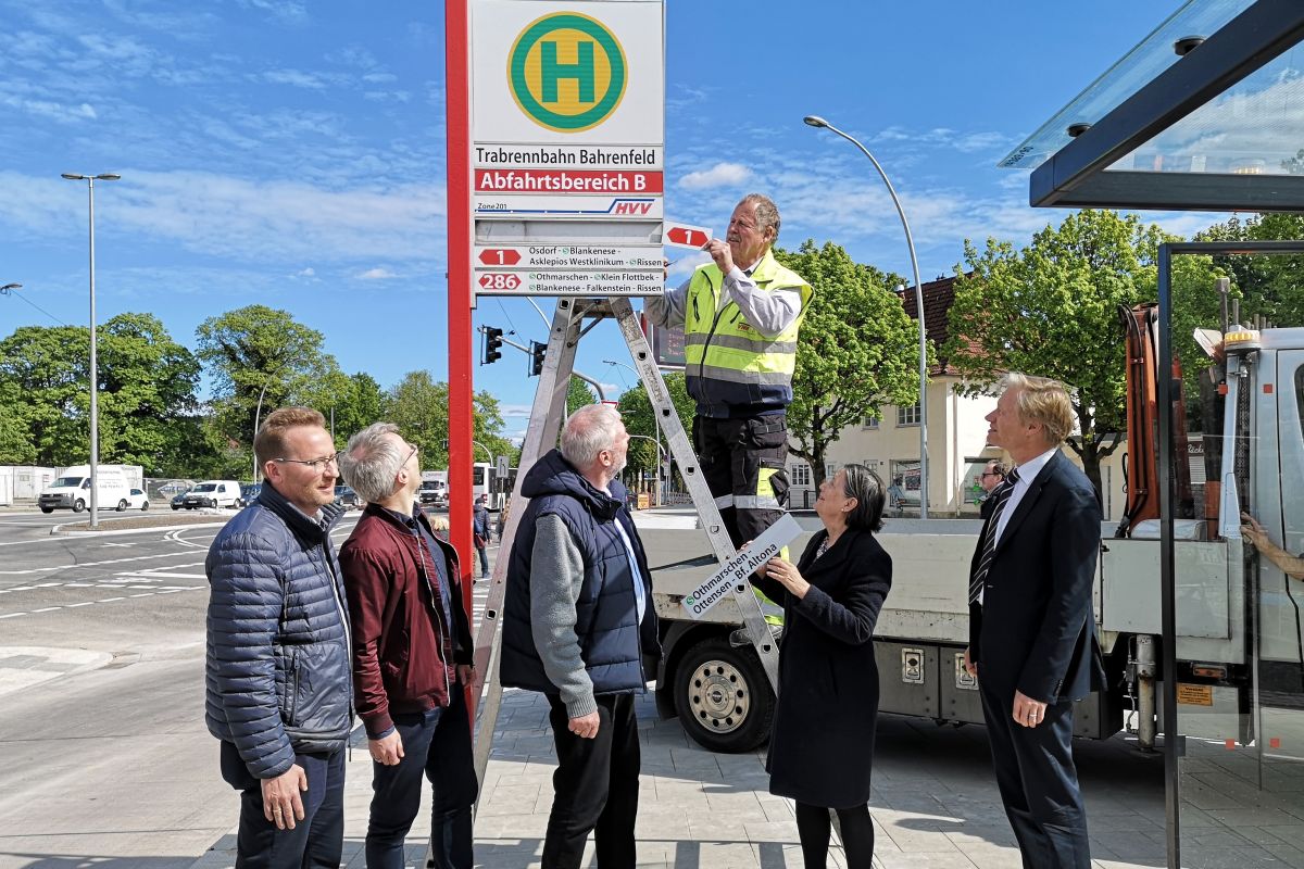 Am 14. Mai 2019, hat die VHH die barrierefrei umgestaltete Bushaltestelle an der Trabrennbahn Bahrenfeld feierlich eingeweiht.