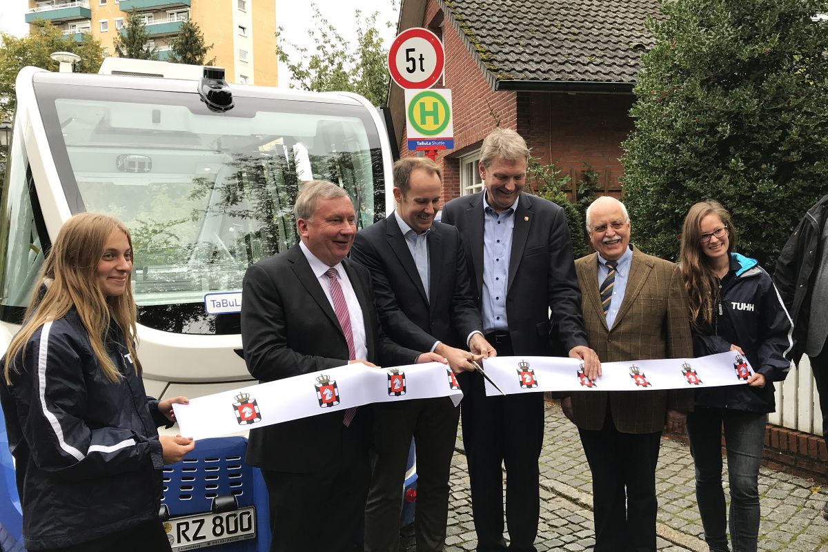 Am 11. Oktober 2019 startete für das automatisiert verkehrende TaBuLa-Shuttle in Lauenburg an der Elbe der lang erwartete Fahrgastbetrieb.