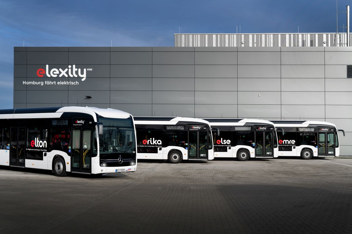 Die Elektrobusse der VHH fahren im Design der Marke elexity