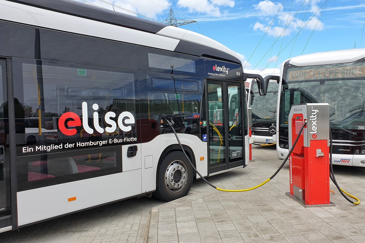 Die neuen VHH-Elektrobusse tragen den Schriftzug "elexity" an den Seiten. Das weist sie als E-Bus aus. Jeder Bus hat zudem einen Namen, der mit "e" anfängt.