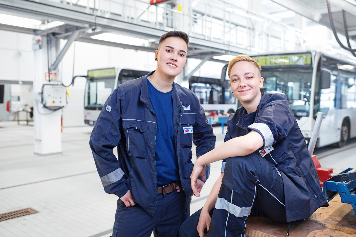 Ab dem 3. August 2020 starten 27 Azubis bei der Verkehrsbetriebe Hamburg-Holstein GmbH ins neue Lehrjahr, unter ihnen sind 17 neue Fachkräfte im Fahrbetrieb.