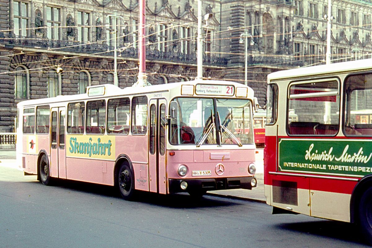 VHH-Schnellbus 1977 auf dem Rathausmarkt - Sammlung_VHH-Archiv_Foto_Hans-Ludolph Schleier