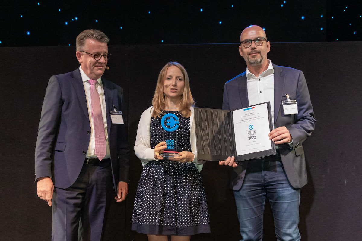 VHH-Geschäftsführer Toralf Müller hat diese Woche den EBUS-Award für die Einführung von emissionsfreien Fahrzeugen im ÖPNV entgegengenommen.