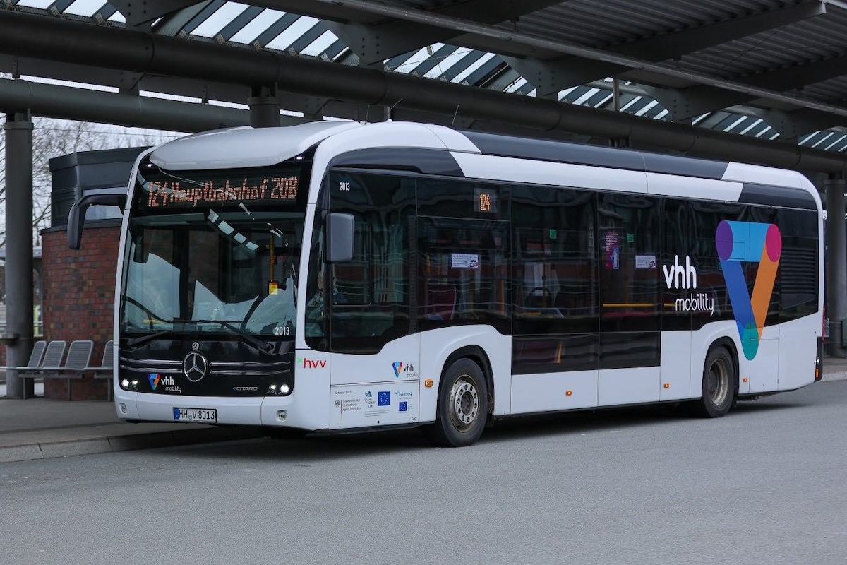 Die Verkehrsbetriebe Hamburg-Holstein GmbH startet mit einem neuen Markenauftritt in das neue Jahr: Aus der VHH wird vhh.mobility.