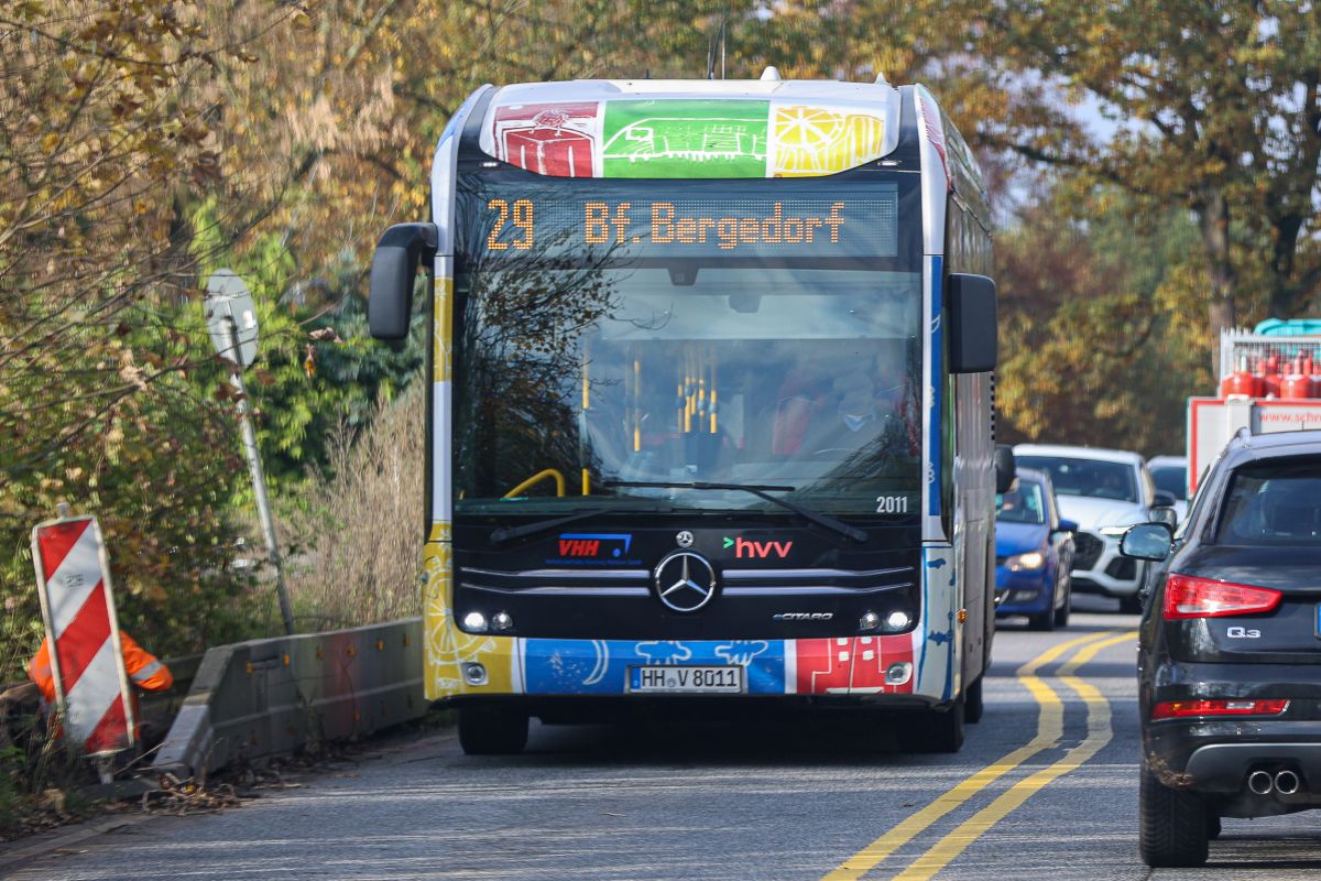 Wie wird eigentlich eine Umleitung geplant und umgesetzt? Der Teamleiter der Verkehrsmeister bei vhh.mobility erklärt die Hintergründe.